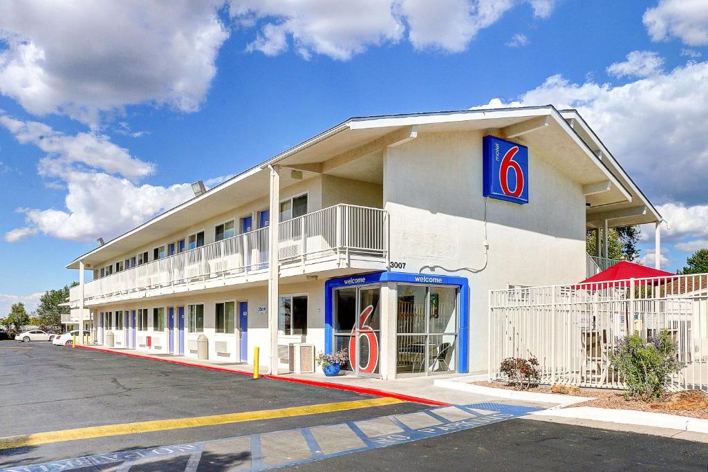 Motel 6 Santa Fe Main image 1