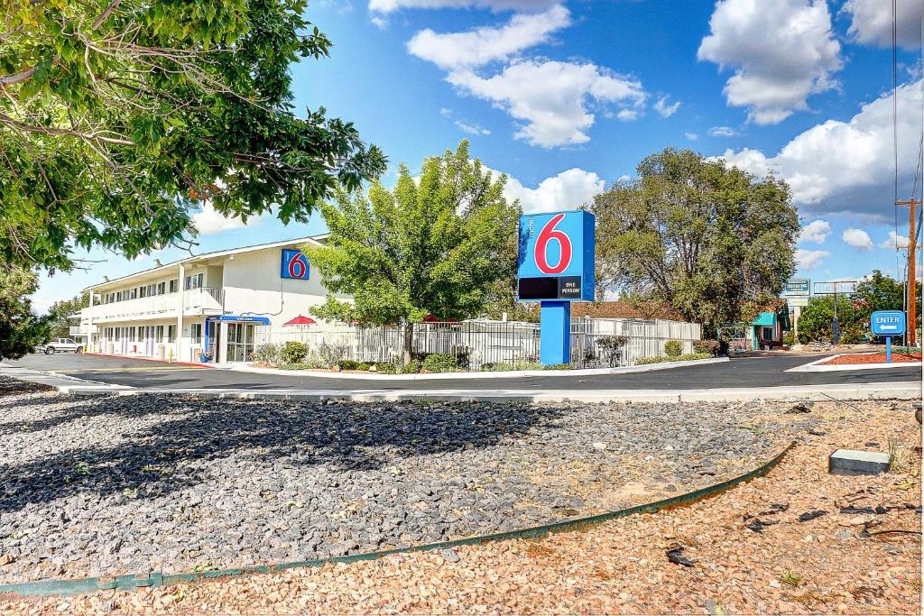 Motel 6 Santa Fe Main image 2